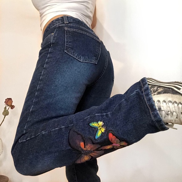 Y2K Flare Jeans 🦋 - Picture 2 of 8